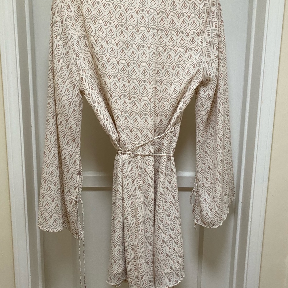 Plunge neck bell sleeve wrap dress size large